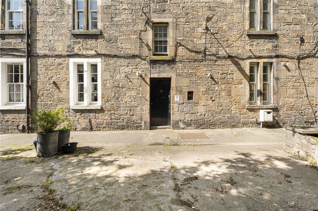 Property photo 1 of 14 Chalmers Buildings