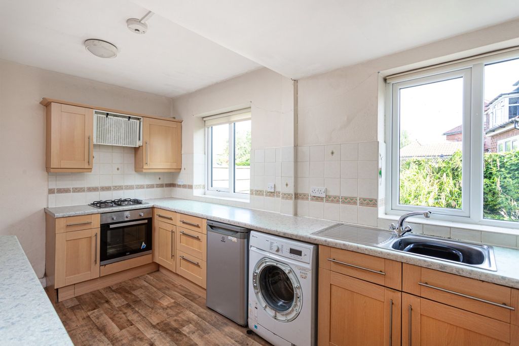 Property photo 2 of 14 Kitchen