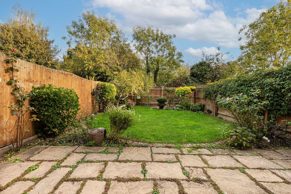 Property photo 2 of 25