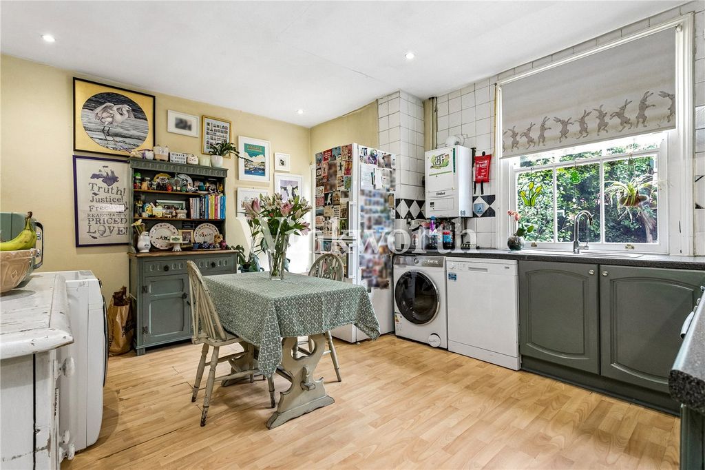 Property photo 2 of 11 Picture No. 14