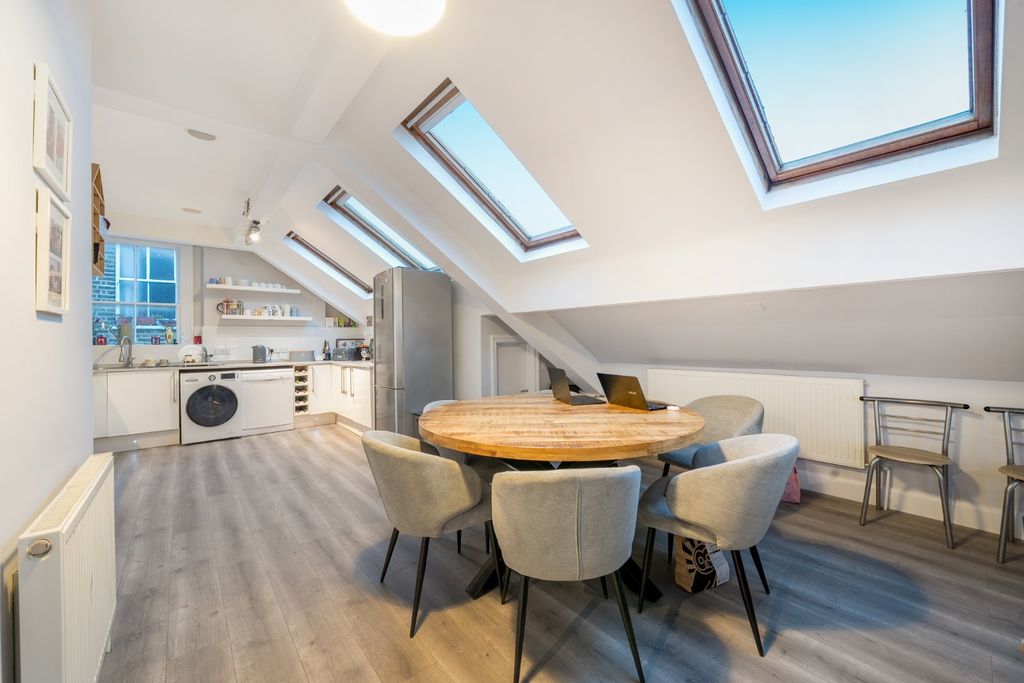 Property photo 3 of 11 Picture No. 17