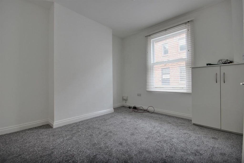 Property photo 3 of 10 Lairgate (1).Jpg