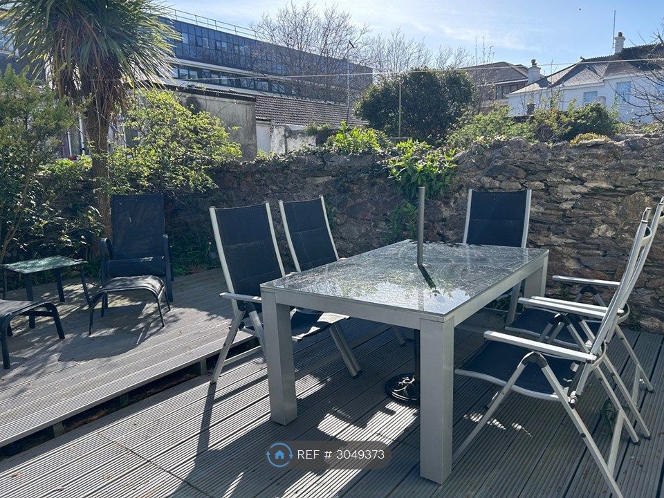 Property photo 2 of 15 Fabulous Sunny Decked Garden
