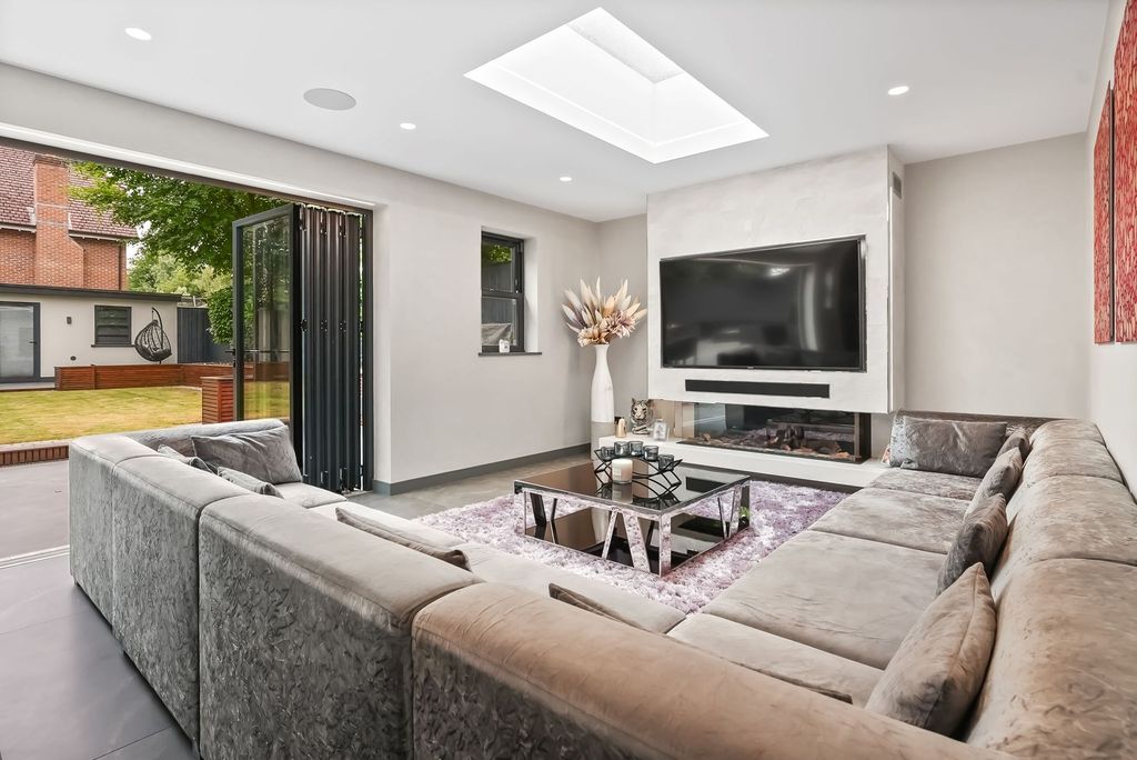 Property photo 1 of 26