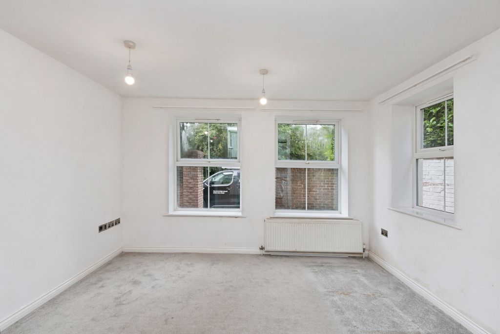 Property photo 2 of 17 Photo