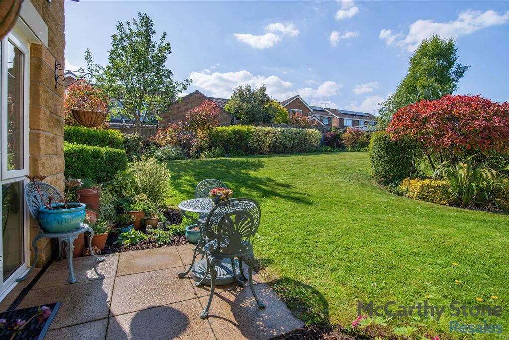 Property photo 2 of 35 8646785-Exterior05.Jpg