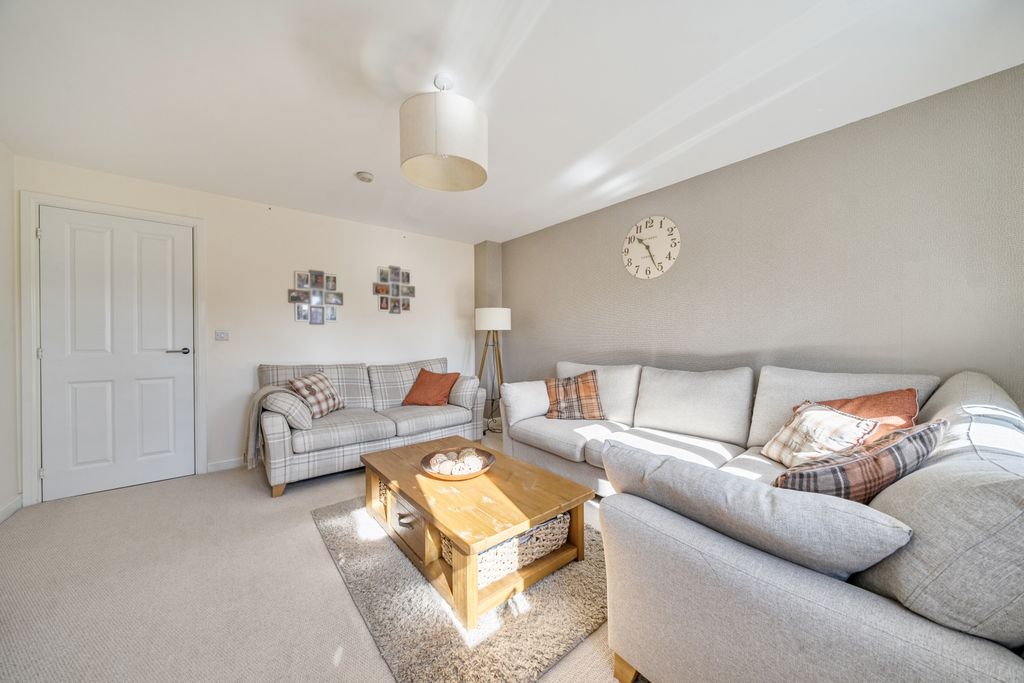 Property photo 2 of 14 Lima Way Living Room 1