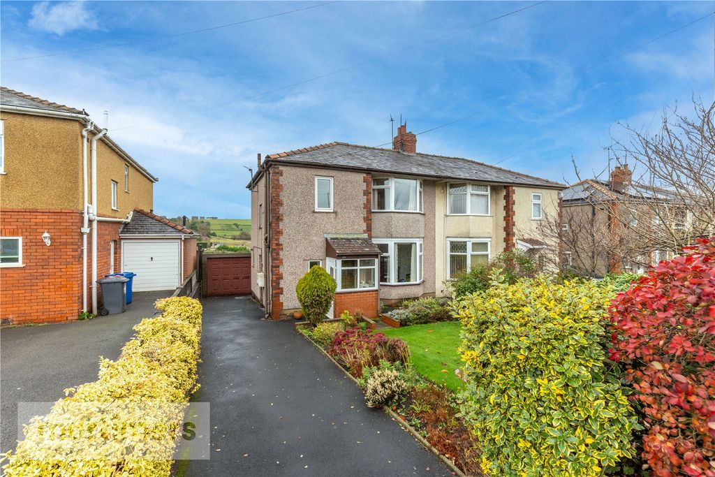 Property photo 1 of 17 Front External