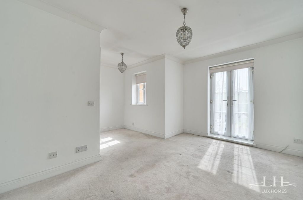 Property photo 3 of 19