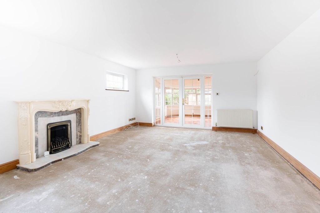 Property photo 2 of 27