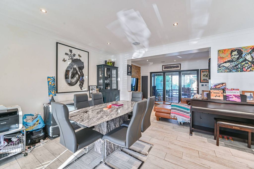 Property photo 2 of 42