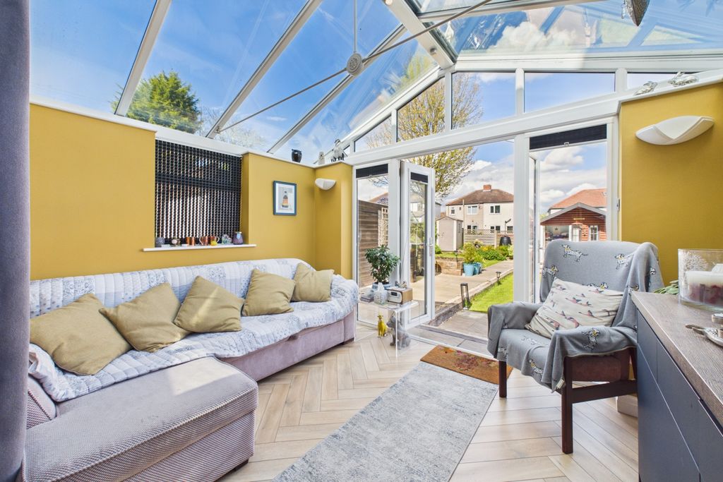 Property photo 3 of 25 Conservatory