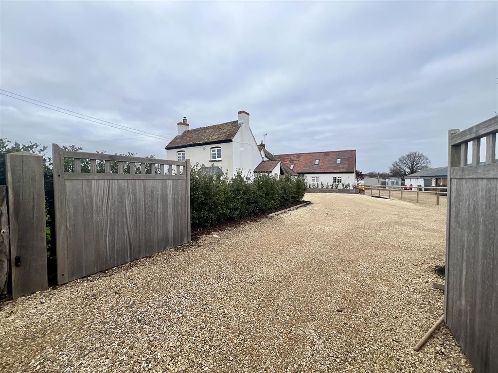 Property photo 2 of 18