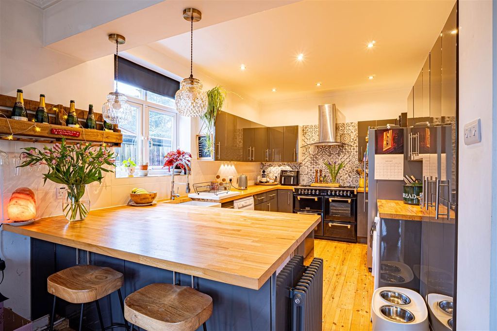 Property photo 3 of 33 Dsc06980-Hdr.Jpg