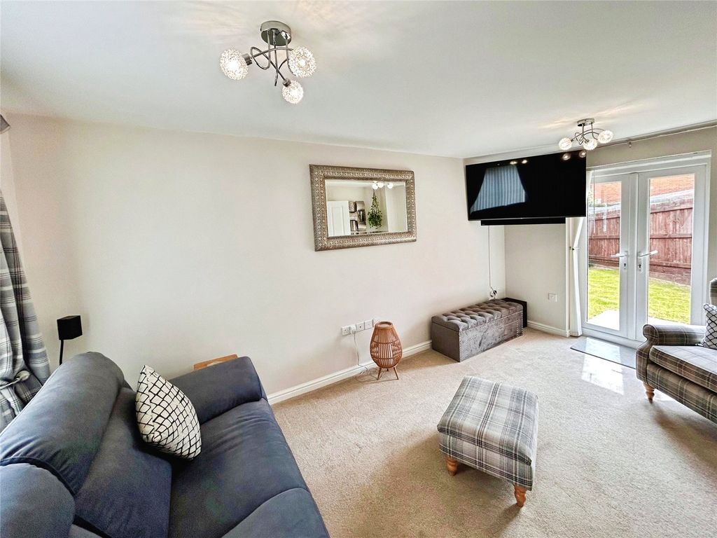 Property photo 2 of 14 Lounge