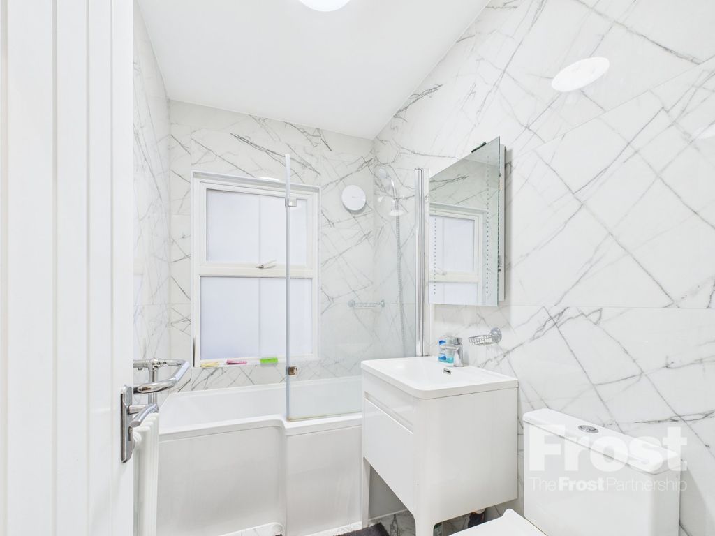 Property photo 3 of 5 Communal Bathroom