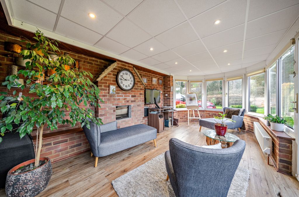 Property photo 3 of 18 Conservatory