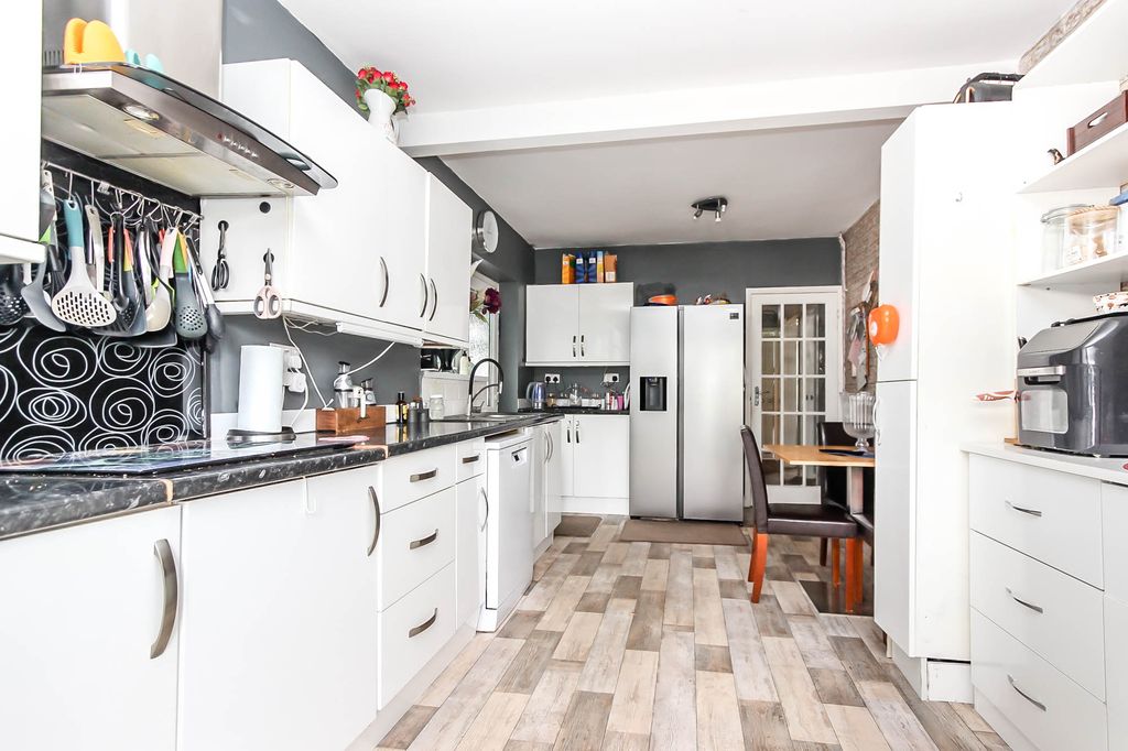 Property photo 3 of 11 Kitchen Area