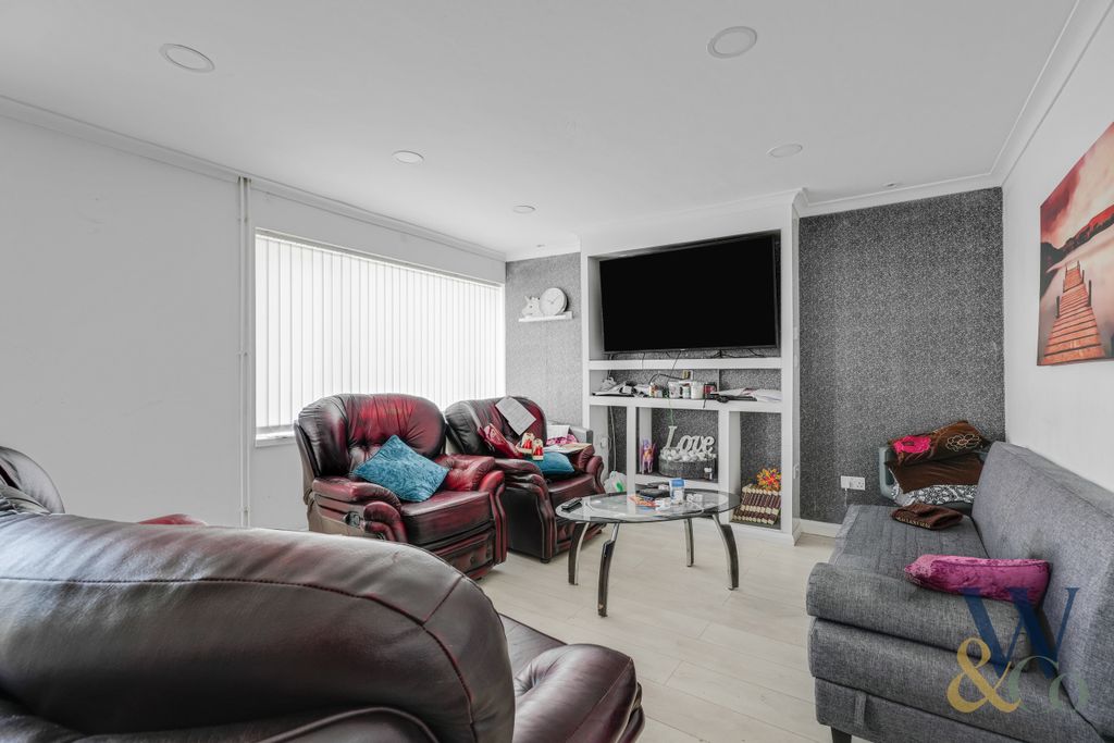 Property photo 2 of 11 3_A7409543