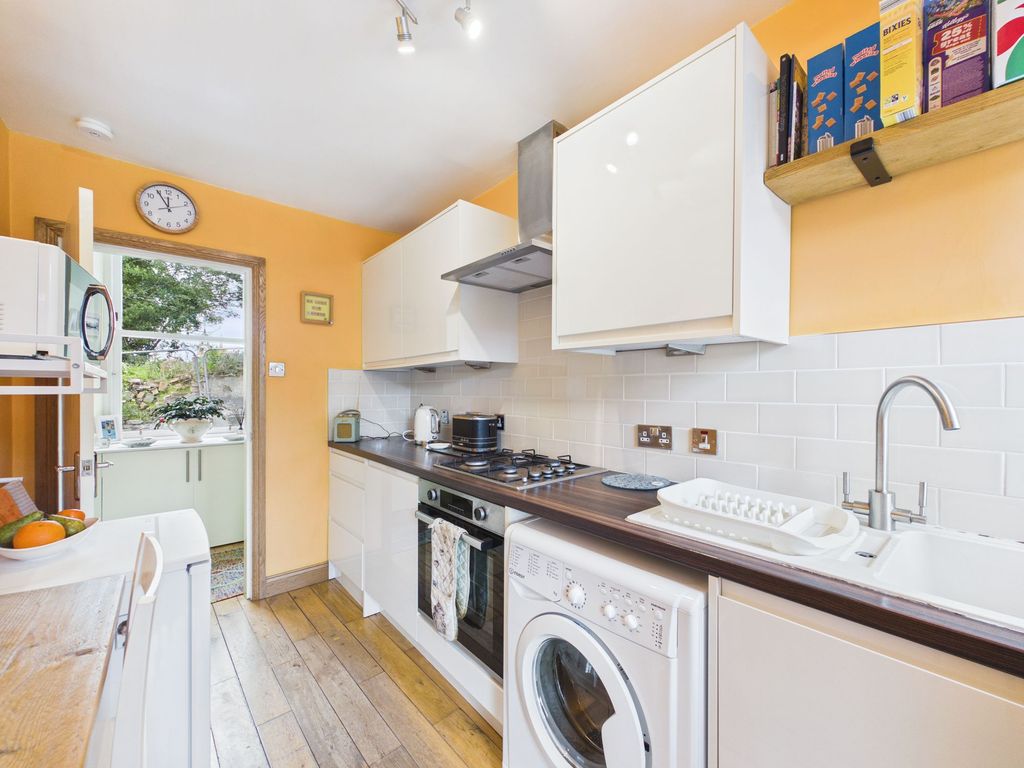 Property photo 3 of 17 Kitchen