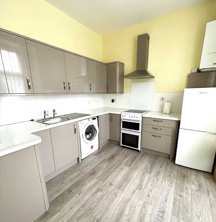 Property photo 3 of 7 Kitchen