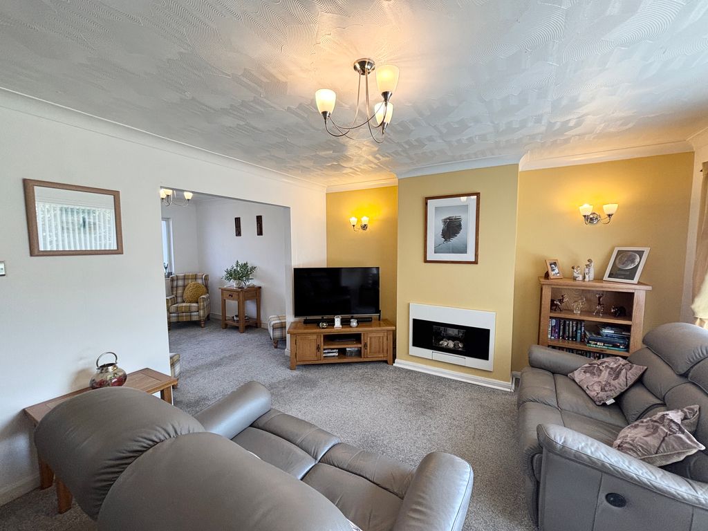 Property photo 2 of 31