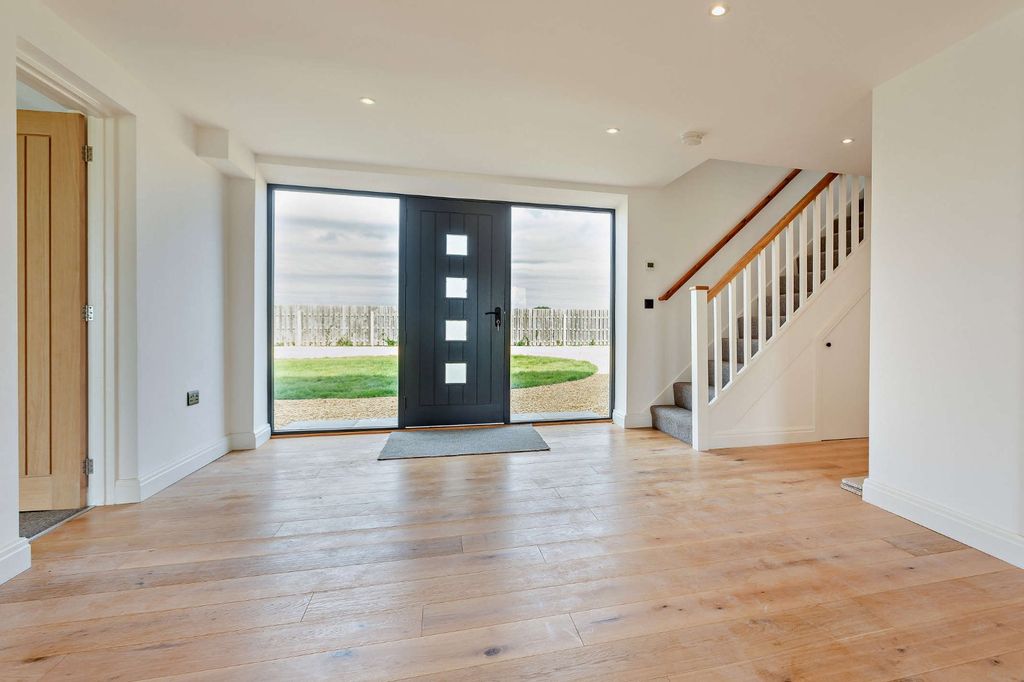 Property photo 2 of 28 Picture No. 14