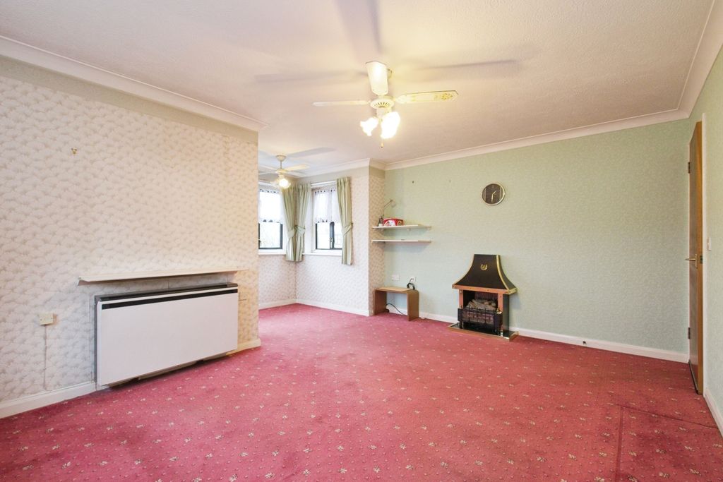 Property photo 2 of 10 Lounge