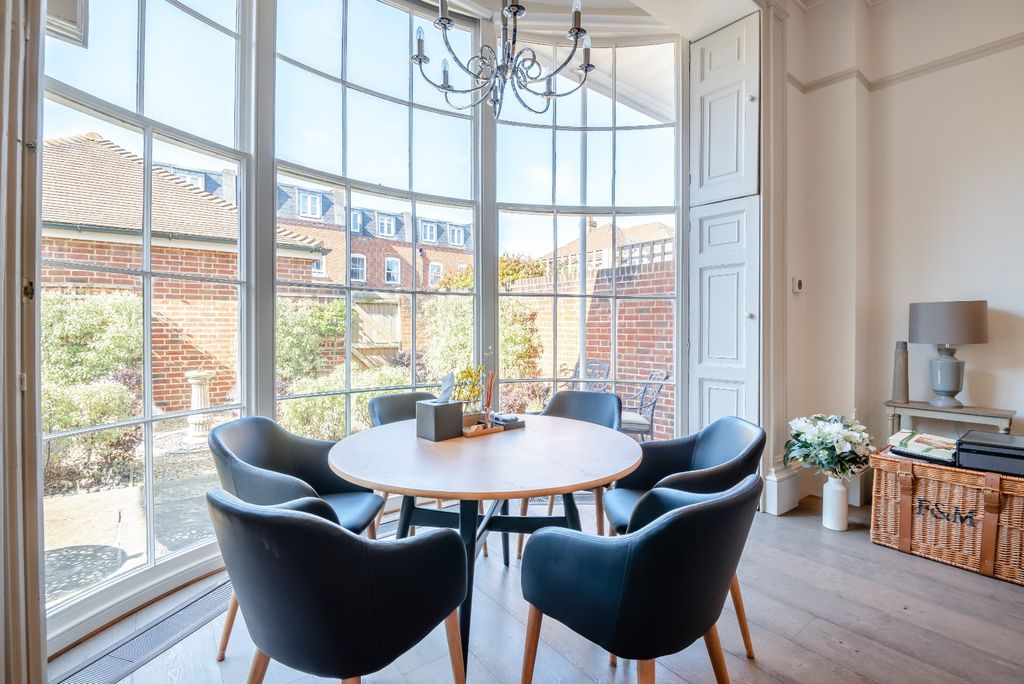 Property photo 3 of 19 Dining Area
