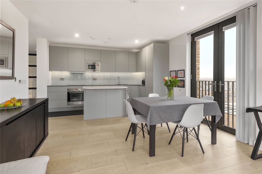 Property photo 3 of 8 Kitchen/Dining Area
