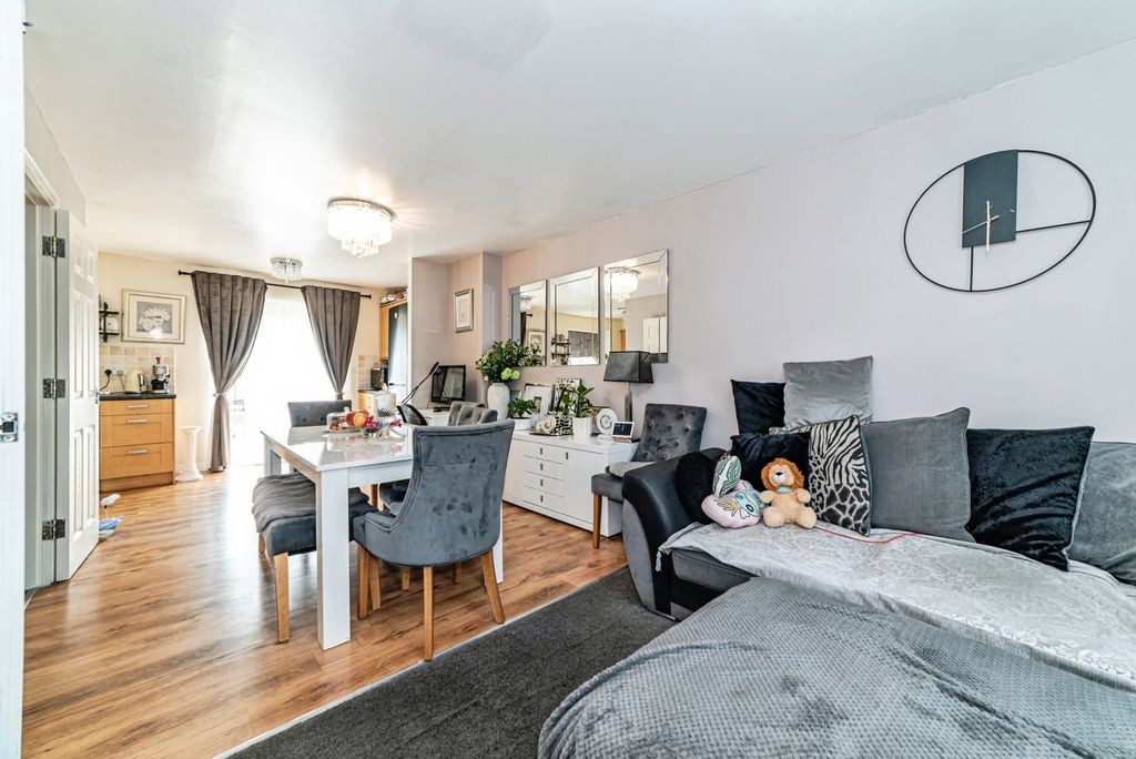 Property photo 3 of 16 Pbox-Img.Jpg