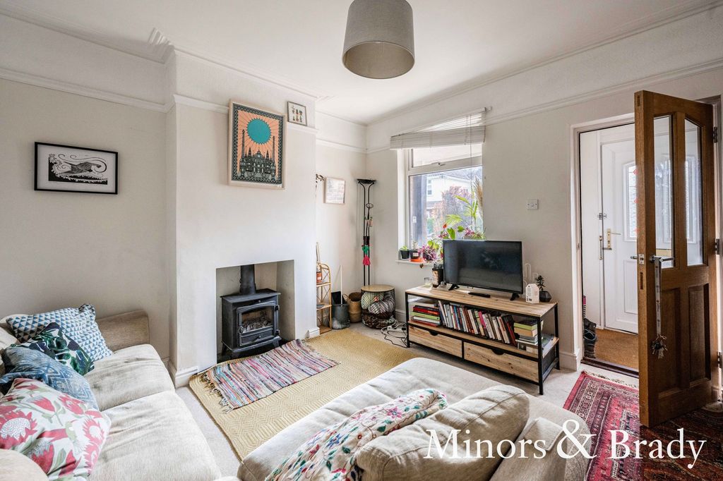 Property photo 2 of 12