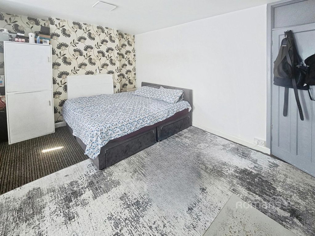 Property photo 2 of 10 Pbox-Img.Jpg