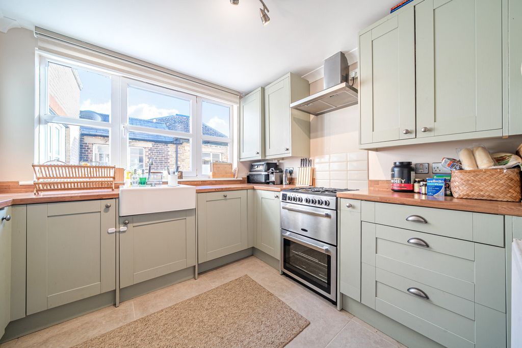 Property photo 3 of 16 Kitchen