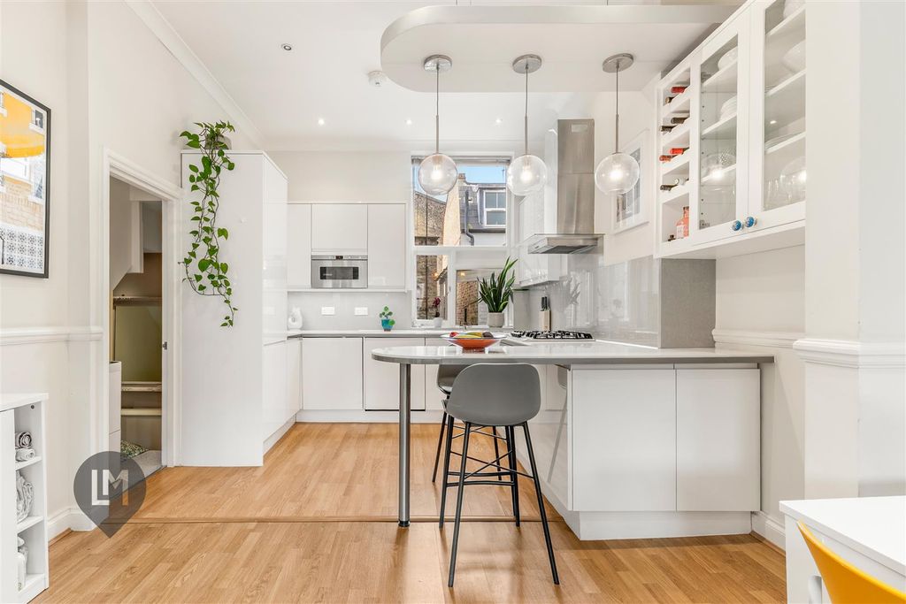 Property photo 2 of 7 Living/Dining/Kitchen