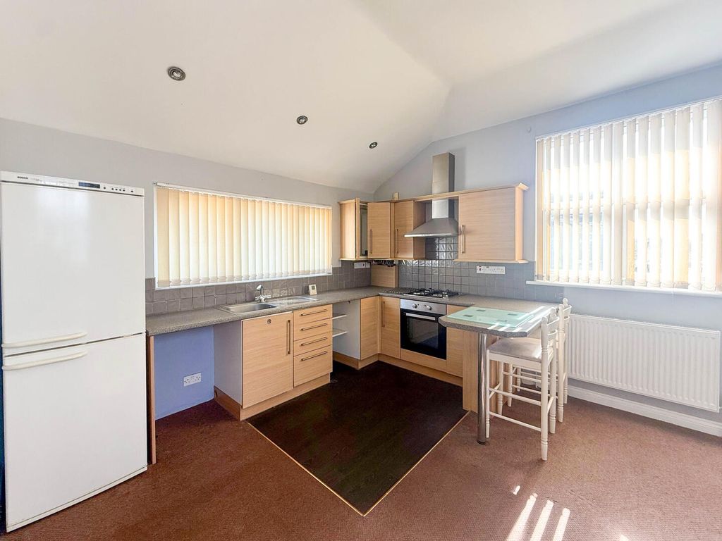 Property photo 3 of 7 Kitchen