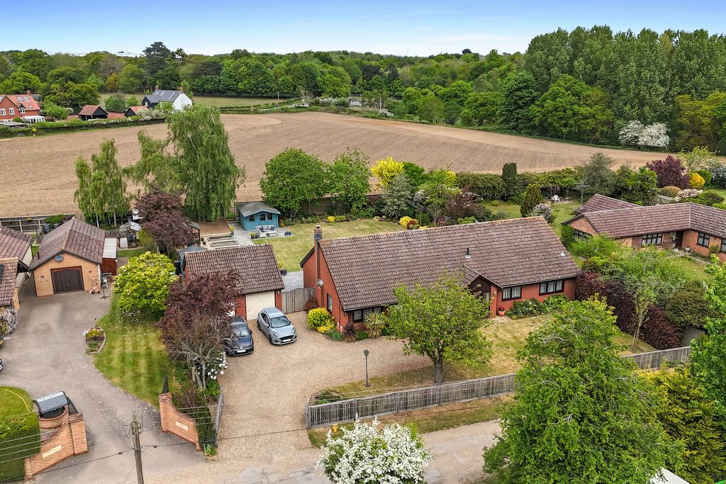 Property photo 2 of 32