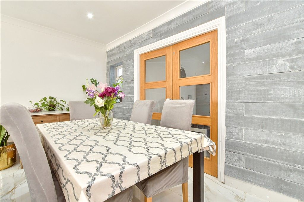 Property photo 3 of 11 Lounge/Diner