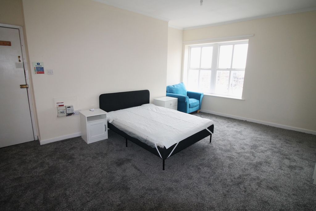 Property photo 3 of 7 Room 11 (2)