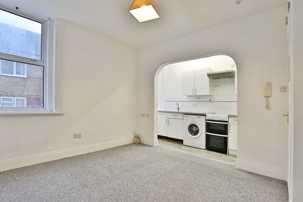 Property photo 3 of 13 Pbox-Img.Jpg