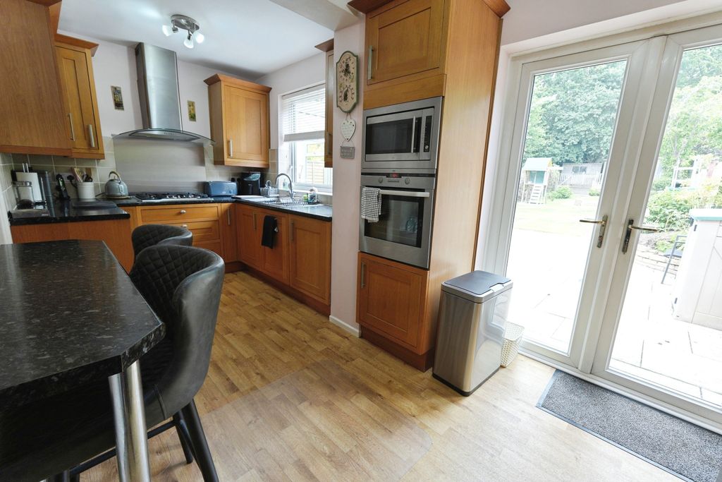 Property photo 3 of 23 Kitchen/Breakfast Room