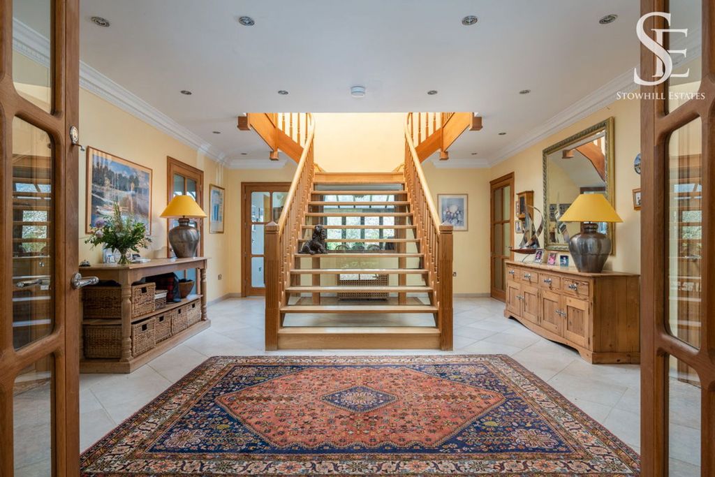 Property photo 3 of 34 Bifurcated Staircase