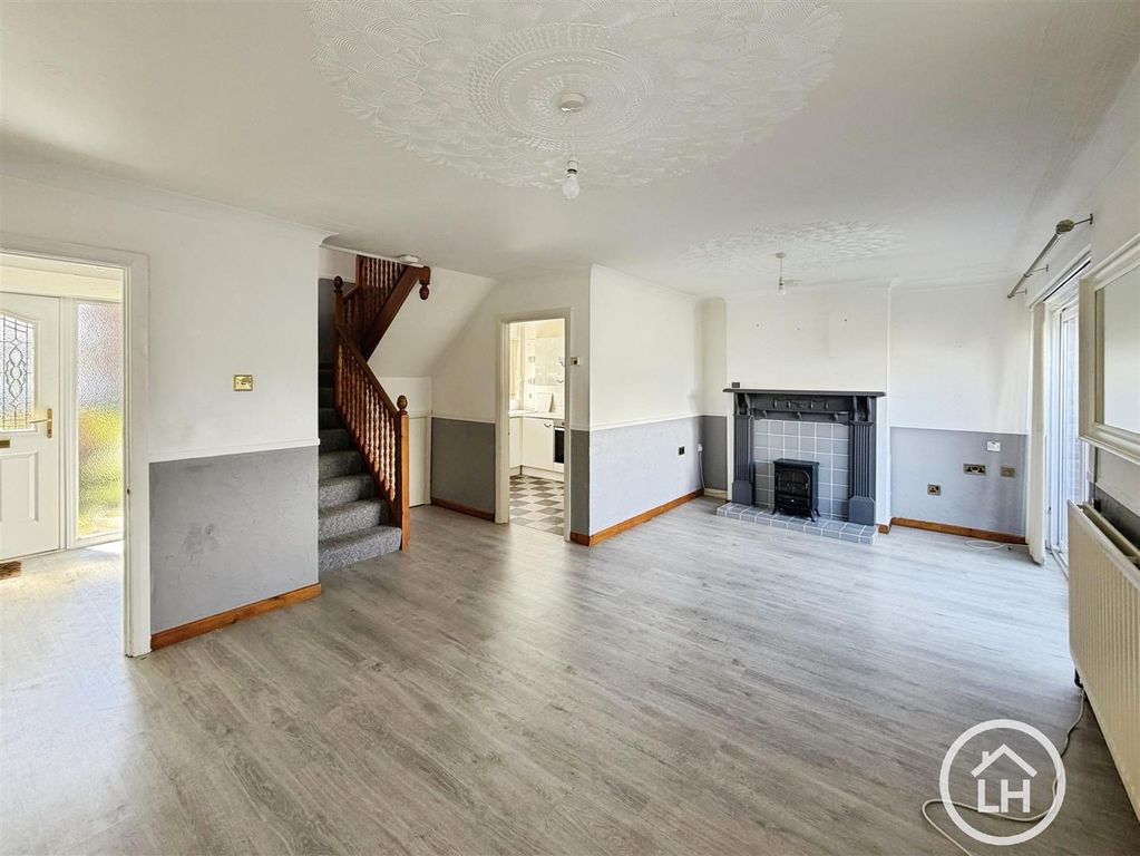 Property photo 3 of 14 Lounge