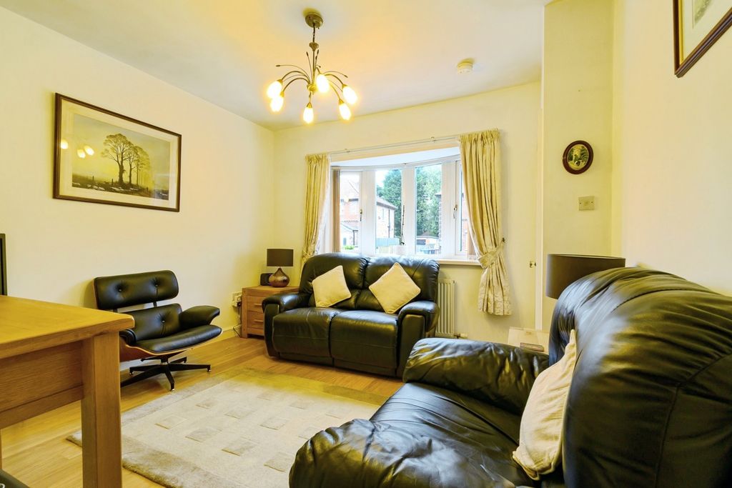 Property photo 3 of 17 Lounge