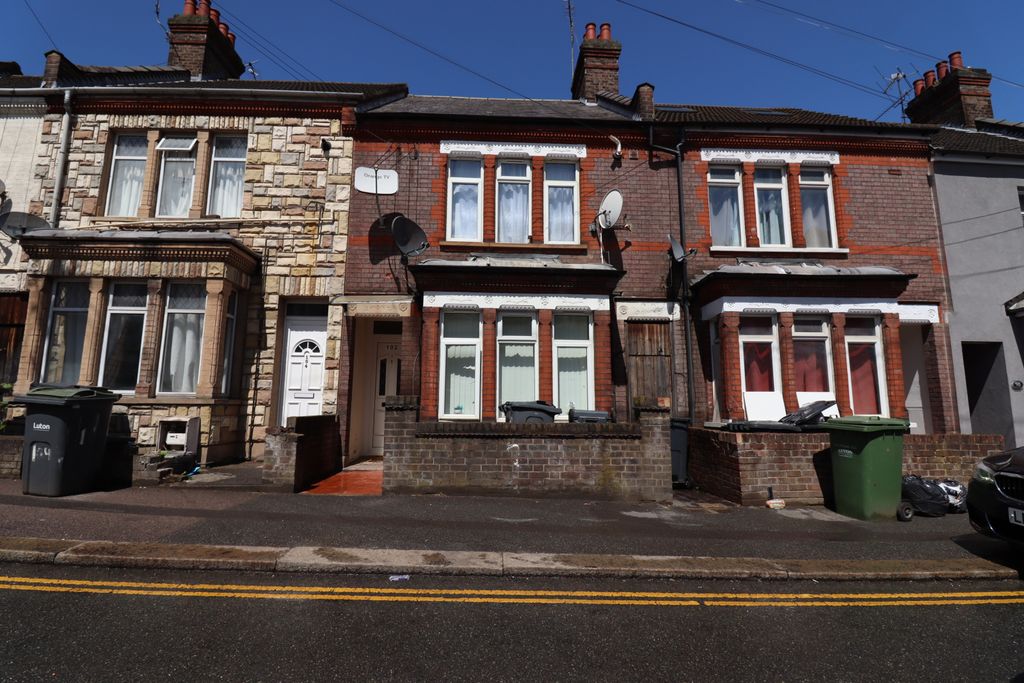 Property photo 1 of 13 4 Bedroom House Converted To 2 Flats On Ashburnham Road