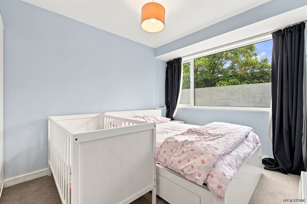 Property photo 3 of 11 5517653