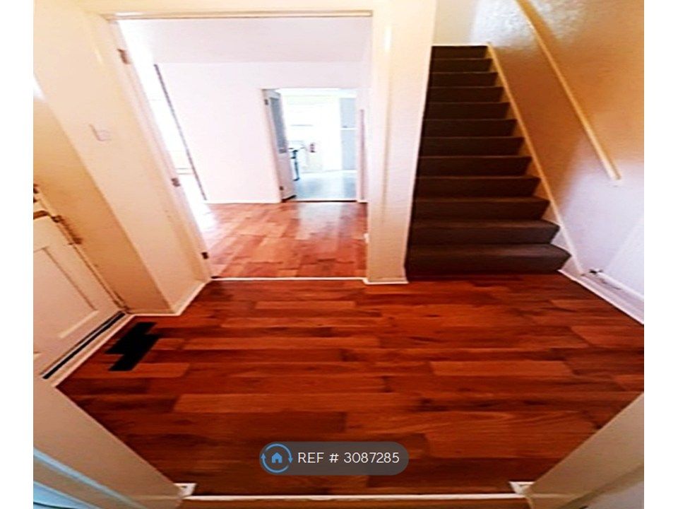 Property photo 2 of 16 Hallway