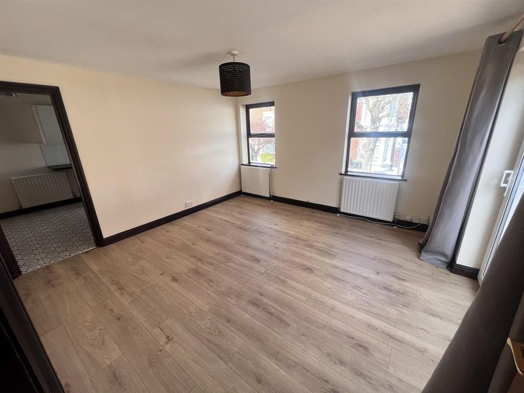 Property photo 2 of 12 Lounge1.Jpg