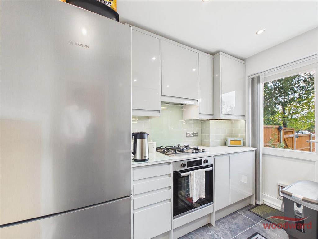 Property photo 3 of 10 Cam05267G0-Pr0275-Still002.Jpg