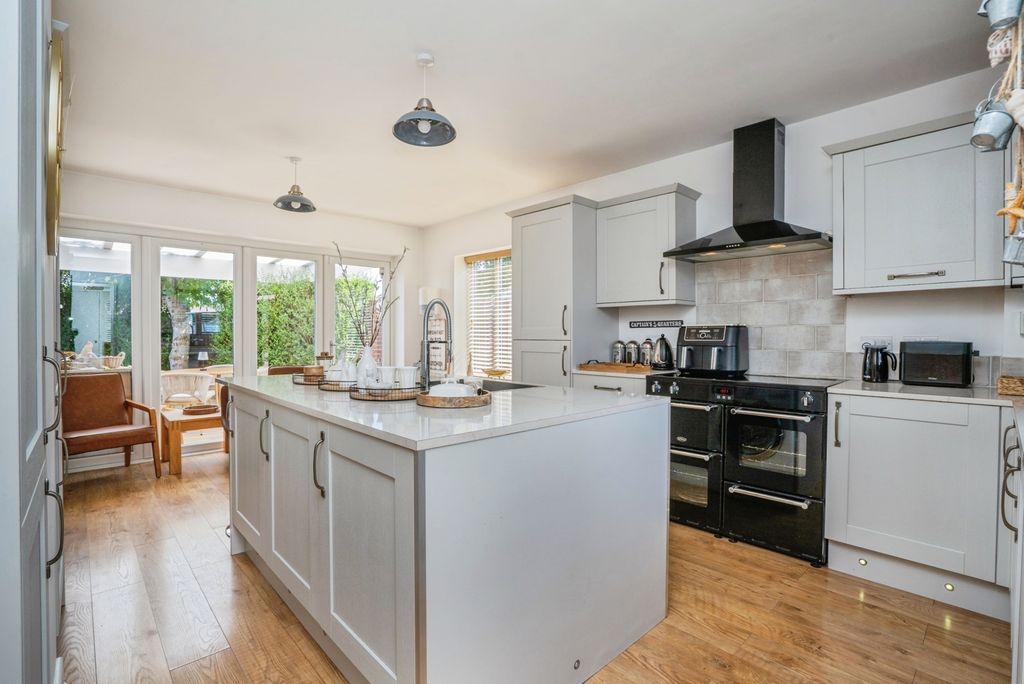 Property photo 2 of 19 Pbox-Img.Jpg